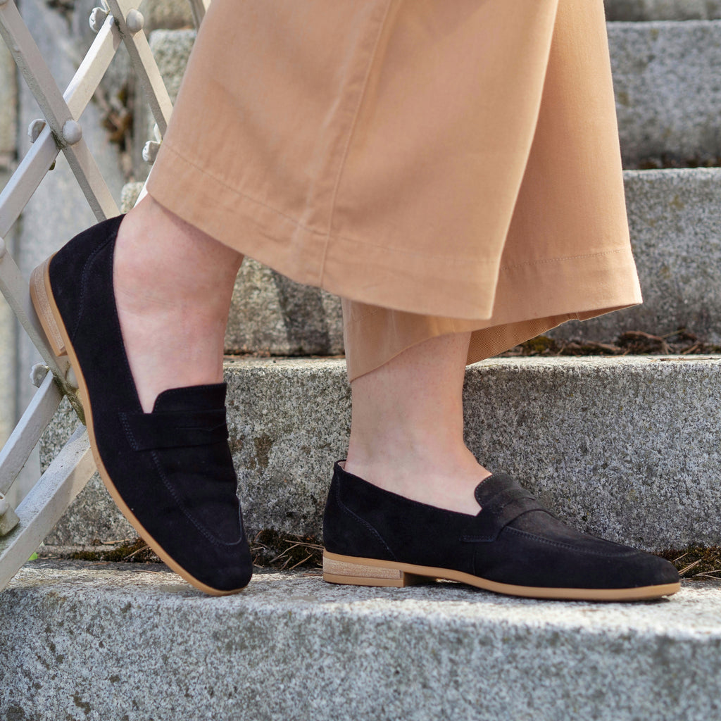 Olivia loafer black suede