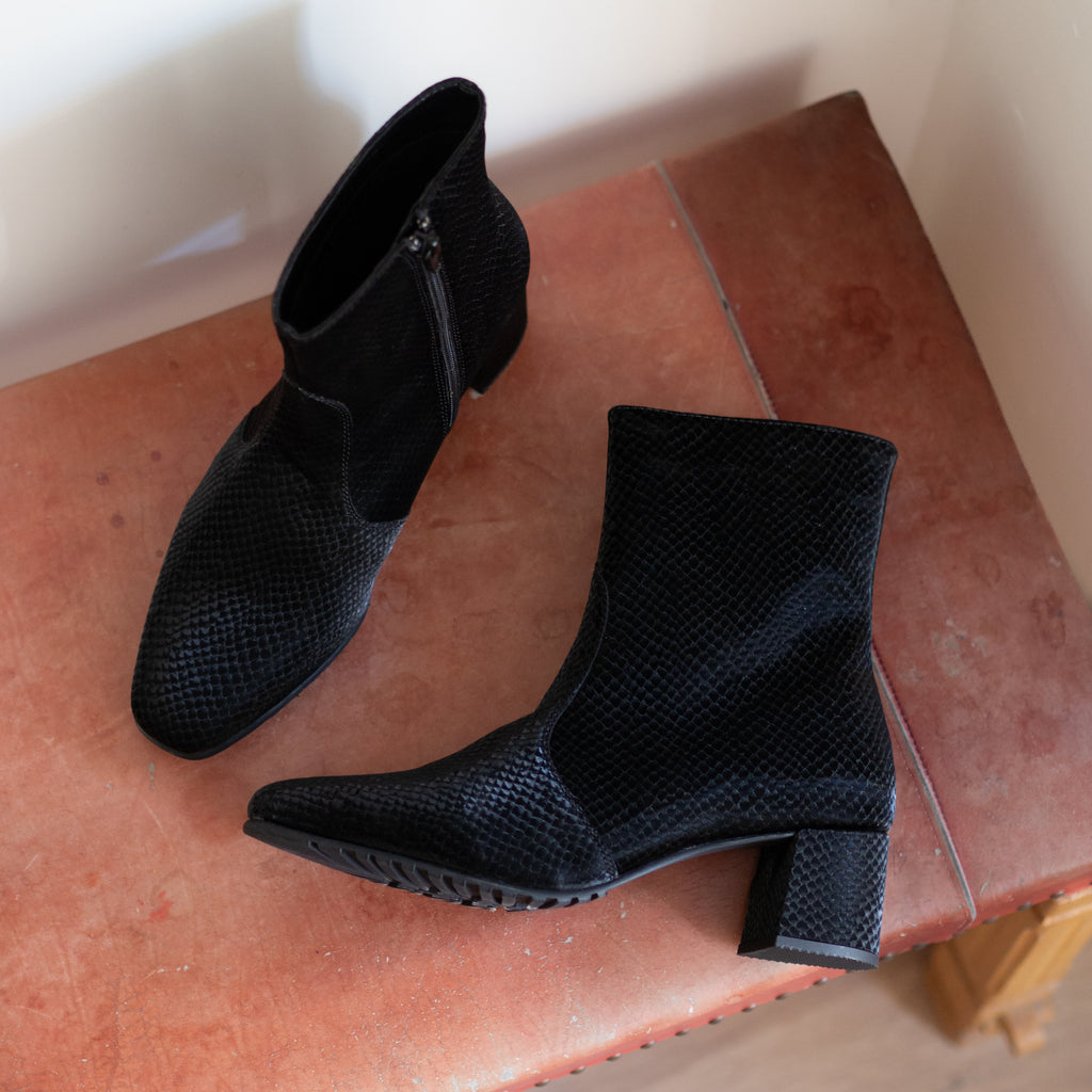 Vegtile ankle boot mid high heel 
