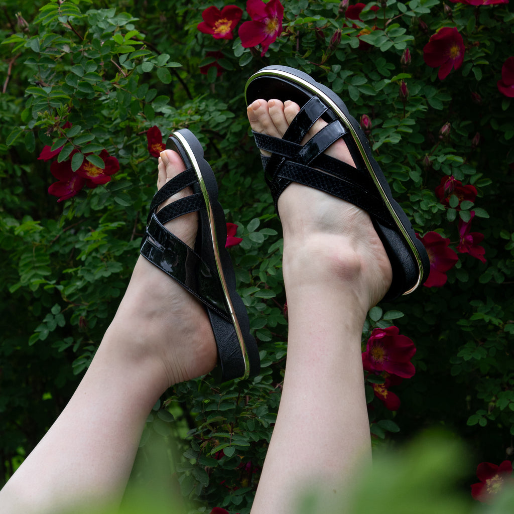 Vegtile strap sandal
