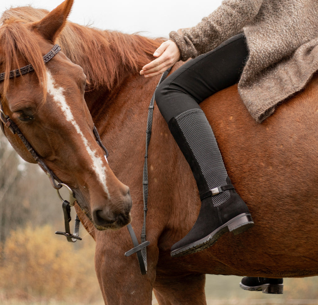 Boot with elastic shaft