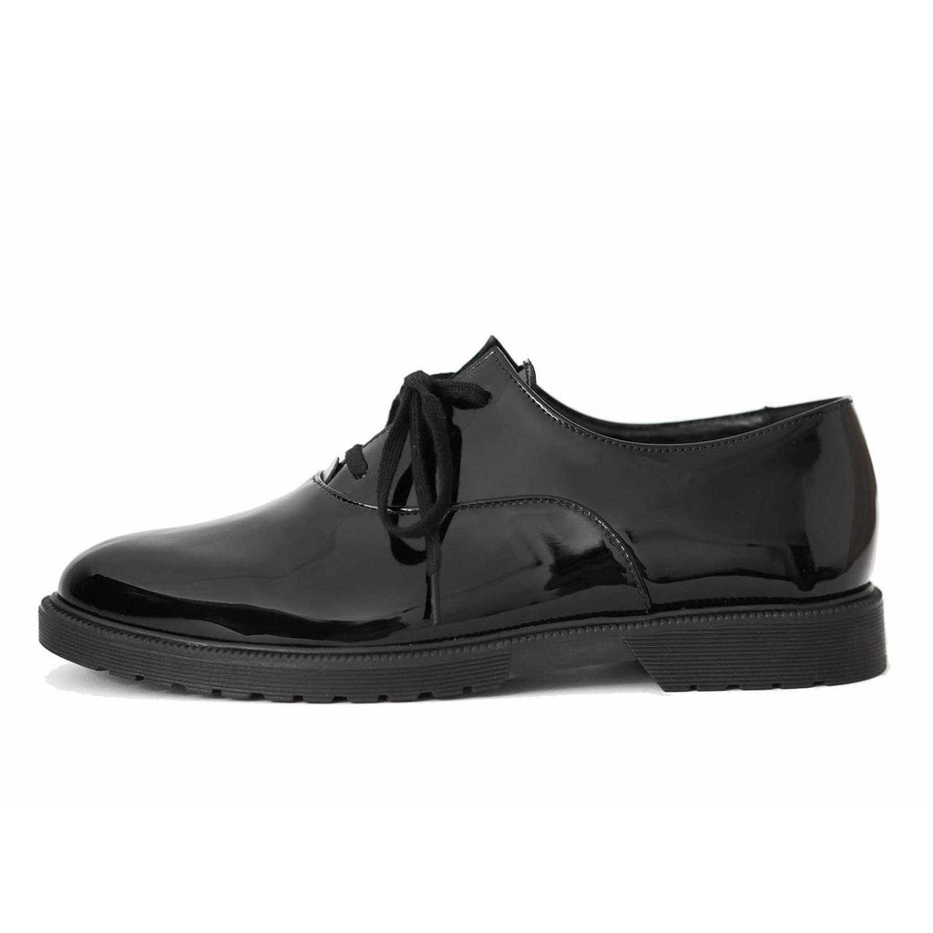 Oxford lace-up shoe